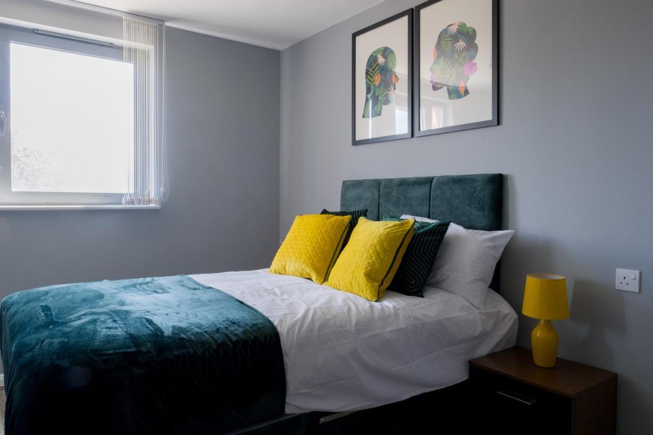 Pahuna Ghar Birmigham City 2 Bedroom Apartment- Short To Mid Term Let-Free Secure Parking 伯明翰 外观 照片