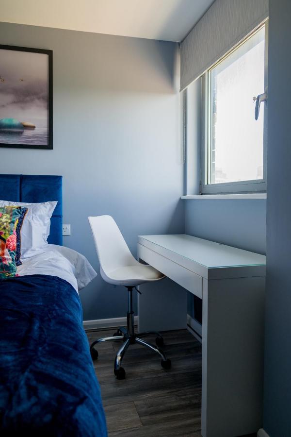 Pahuna Ghar Birmigham City 2 Bedroom Apartment- Short To Mid Term Let-Free Secure Parking 伯明翰 外观 照片