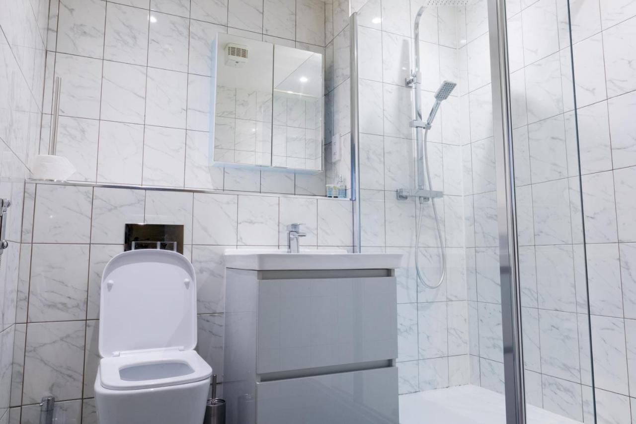 Pahuna Ghar Birmigham City 2 Bedroom Apartment- Short To Mid Term Let-Free Secure Parking 伯明翰 外观 照片